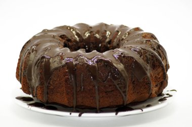 Beyaz arka plan üzerinde yayımlanan çikolatalı kek pot kek                       