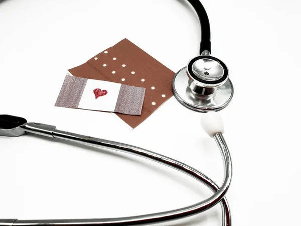 Medicina Com Coração Sobre Fundo Branco — Fotografia de Stock
