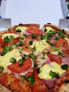 Lezzetli pizza teslimat hizmeti yakın çekim