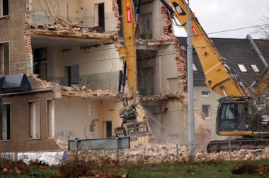 Yıkım işleri tarak ile bina eski                       