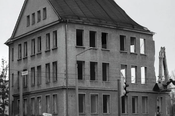 Travaux Démolition Vieux Bâtiment Avec Pelle Noir Blanc — Photo