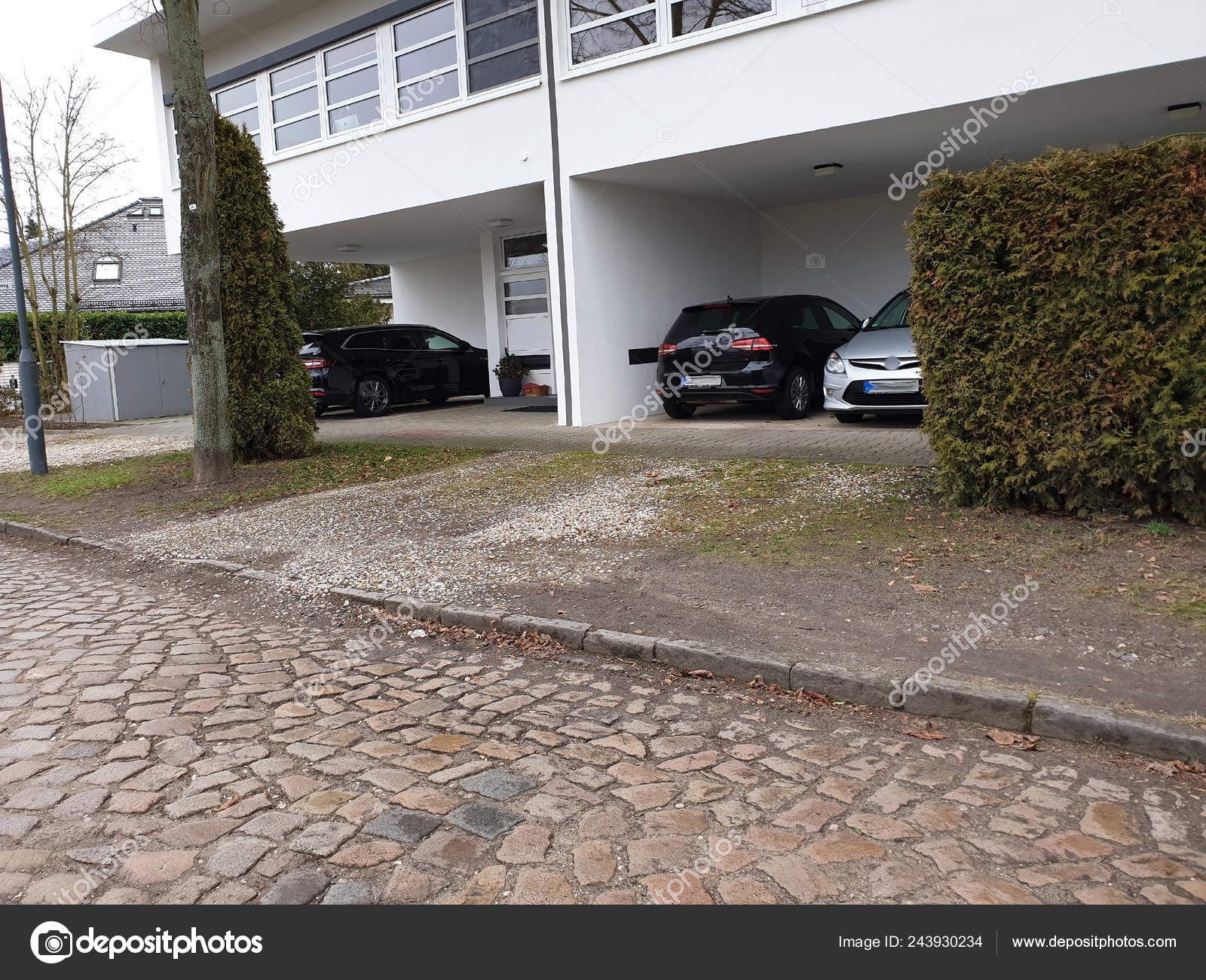 052g 0016 Modern 3 Car Carport With Apartment Makes Nice Vacation