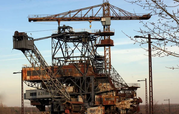 Terkedilmiş linyit açık Ocak madenciliği Grfenhainichen Almanya Ferropolis                      
