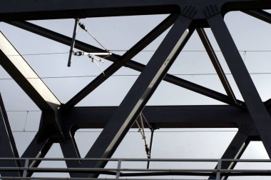 Demiryolu Köprüsü çelik yapısı Elbe üzerinde