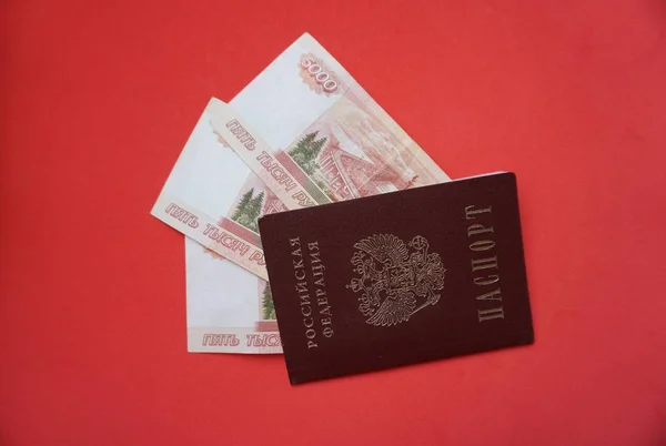 Ρωσικό Διαβατήριο Και Τραπεζογραμμάτια — Φωτογραφία Αρχείου
