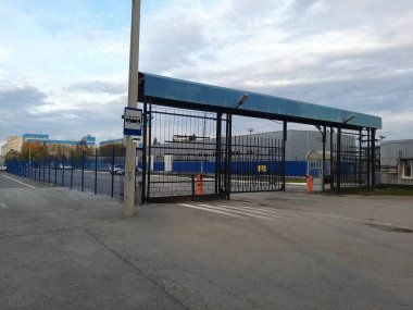 Tolmachevo Havaalanı servis girişi