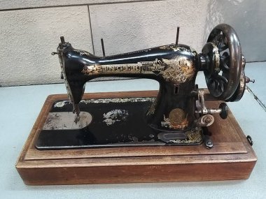 Antika dikiş makinesi Zinger