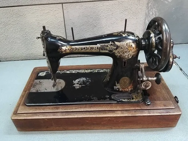 Antika Dikiş Makinesi Zinger Stok Fotoğraf