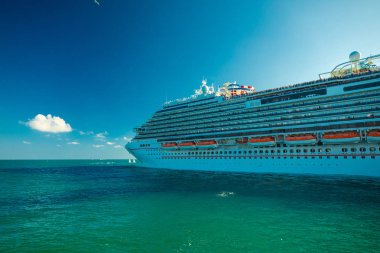 Cruise port Miami Florida, ABD üzerinden Atlantik Okyanusu yüzen gemi