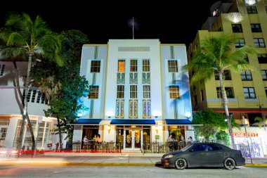 Street Ocean Drive gece görünümü, Miami Beach Art Deco Building, Florida, ABD