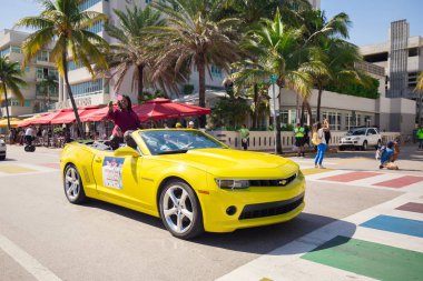 Miami Beach, Florida, ABD - 11 Kasım 2016: South Beach, Miami'deki Ocean Drive'da Gaziler Günü Geçit Töreni
