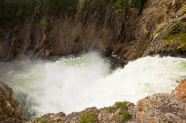 Yellowstone Ulusal Parkı, Wyoming, ABD 'de şelale