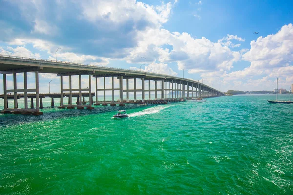 ABD, Florida, Miami - 17 Şubat 2017: Miami Uluslararası Boat Show, Downtown Miami, Key Biscayne