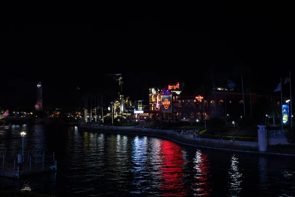 美国奥兰多 2017年3月11日 佛罗里达州奥兰多环球影城夜间的硬岩咖啡馆 — 图库照片