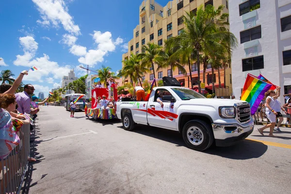Миами Флорида Апрель 2016 Люди Участвующие Ежегодном Гей Параде Майами — стоковое фото