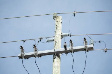 Trafo ve teller ABD ile elektrik direği