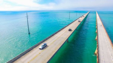 Florida, ABD mavi su üstünde yedi mil köprünün havadan görünümü