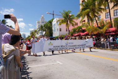 Miami, Florida - Nisan 2016: 8 yıllık Miami Beach Gay Pride Parade katılan kişi