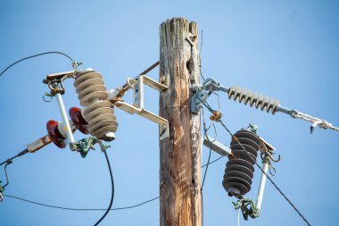 Trafo ve teller ABD ile elektrik direği