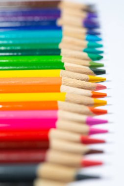 Renkli keskin kalemler yakın çekim