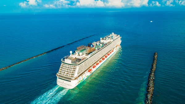 Légi Felvétel Cruise Hajó Farsangi Karnevál Magic Bejárat Atlanti Óceán — Stock Fotó