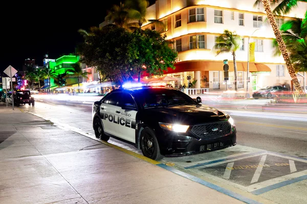 Miami Beach, Florida, ABD sokakta polis arabası