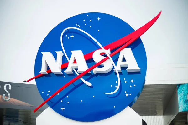 美国宇航局在美国佛罗里达州卡纳维拉尔角肯尼迪太空中心签名 — 图库照片