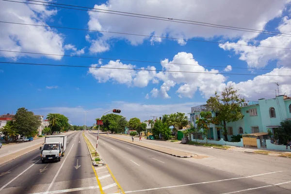 Eski renkli binalar ve Havana, Küba'da tarihi merkezinin sokak