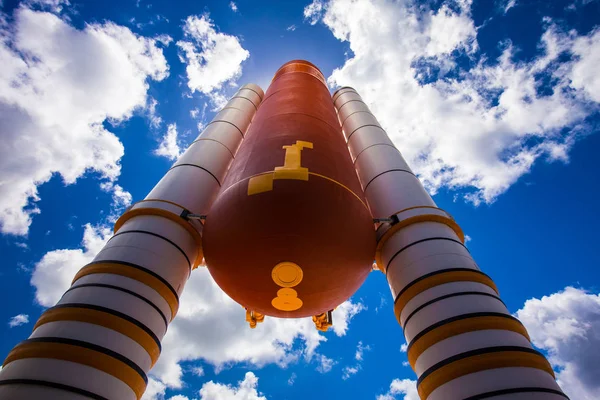 Låg Vinkel Bild Orange Rocket Kennedy Space Center Florida Usa — Stockfoto