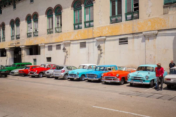 Antiguos Coches Antiguos Calle Del Centro Histórico Habana Cuba — Foto de Stock