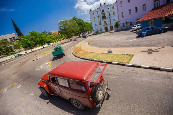 Stare Zabytkowe Samochody Ulicy Zabytkowego Centrum Hawany Kuba — Zdjęcie stockowe