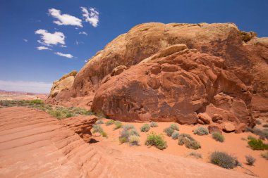 Kırmızı kayalar ve dağlar, Arches National Park, çöl vadi, Utah, ABD