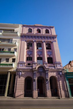 Eski renkli binalar ve Havana, Küba'da tarihi merkezinin sokak