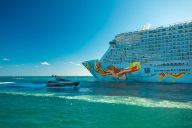 Cruise port Miami Florida, ABD üzerinden Atlantik Okyanusu yüzen gemi