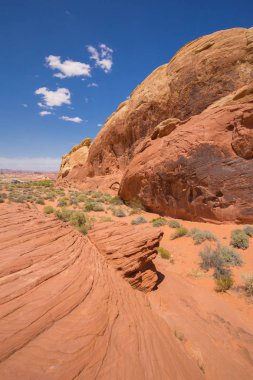 Kırmızı kayalar ve dağlar, Arches National Park, çöl vadi, Utah, ABD