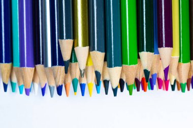Renkli keskin kalemler yakın çekim