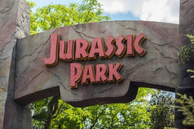 Orlando, Florida, ABD - 11 Mart 2017: Macera Adaları'nda Jurassic Park işareti