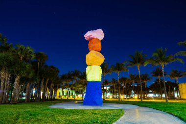 Street Ocean Drive gece görünümü, Miami Beach Art Deco Building, Florida, ABD