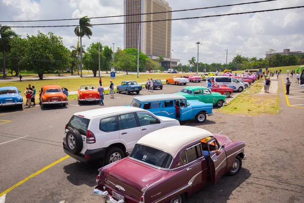 Velhos Carros Antigos Rua Centro Histórico Havana Cuba — Fotografia de Stock