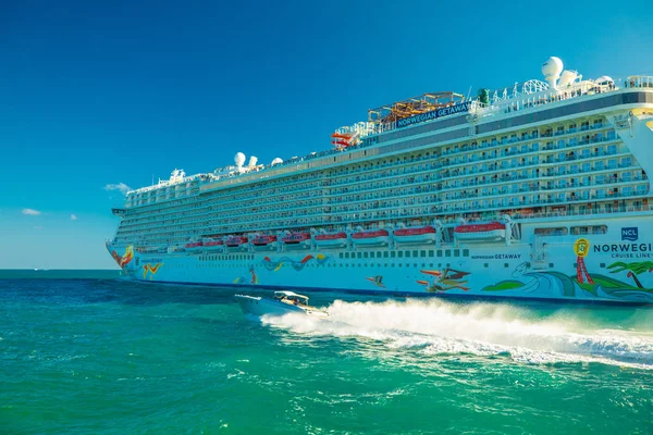 Crucero Flotando Océano Atlántico Desde Puerto Miami Florida — Foto de Stock