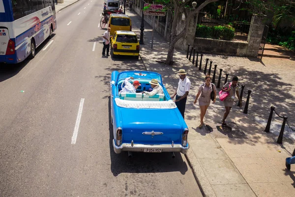 Régi Antik Autók Utcán Havanna Történelmi Központjában Kuba — Stock Fotó