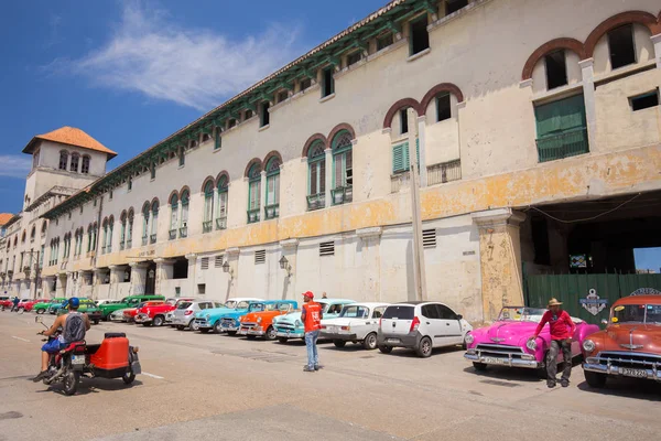 Velhos Carros Antigos Rua Centro Histórico Havana Cuba — Fotografia de Stock