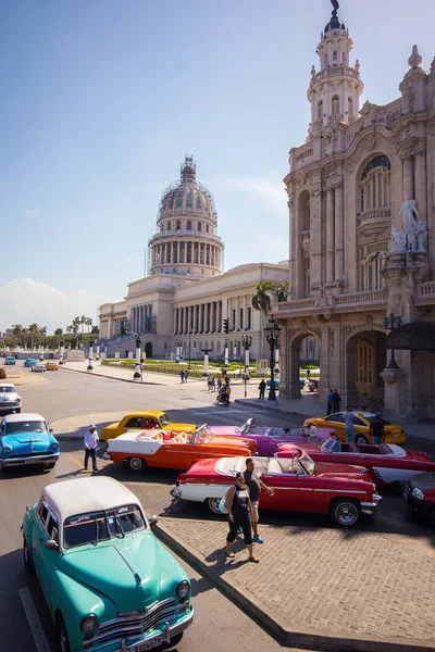 Antiguos Coches Antiguos Calle Del Centro Histórico Habana Cuba — Foto de Stock