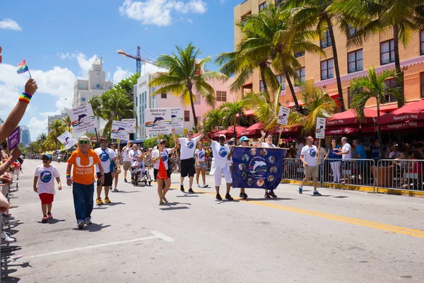 Miami Florida Abril 2016 Pessoas Participando Oitavo Desfile Anual Orgulho — Fotografia de Stock