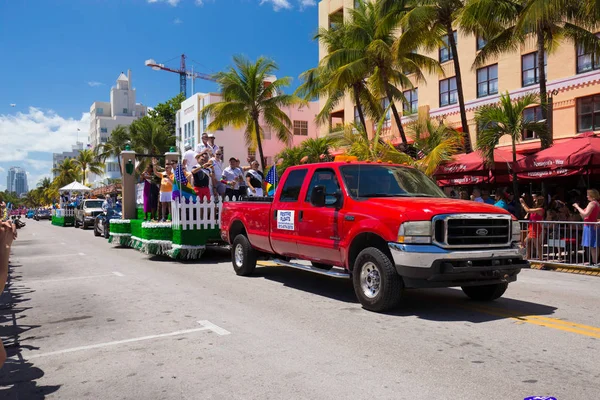 Miami Florida Abril 2016 Personas Que Asisten Desfile Anual Del — Foto de Stock