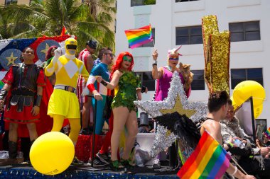 Miami, Florida - Nisan 2016: 8 yıllık Miami Beach Gay Pride Parade katılan kişi