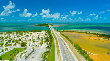 Florida, ABD mavi su üstünde yedi mil köprünün havadan görünümü
