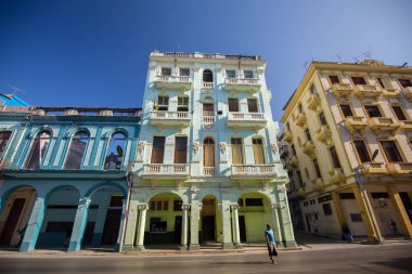 Eski renkli binalar ve Havana, Küba'da tarihi merkezinin sokak