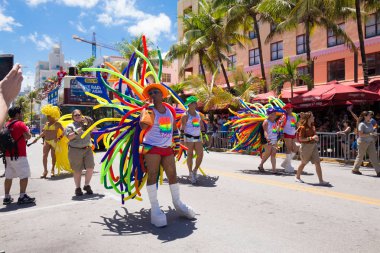 Miami, Florida - Nisan 2016: 8 yıllık Miami Beach Gay Pride Parade katılan kişi