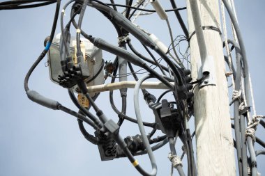 Trafo ve teller ABD ile elektrik direği